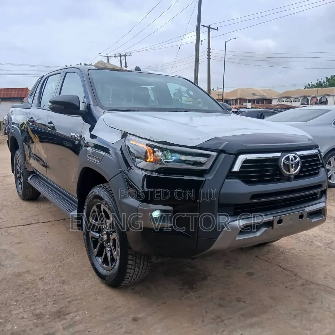 New Toyota Hilux 2025 Black