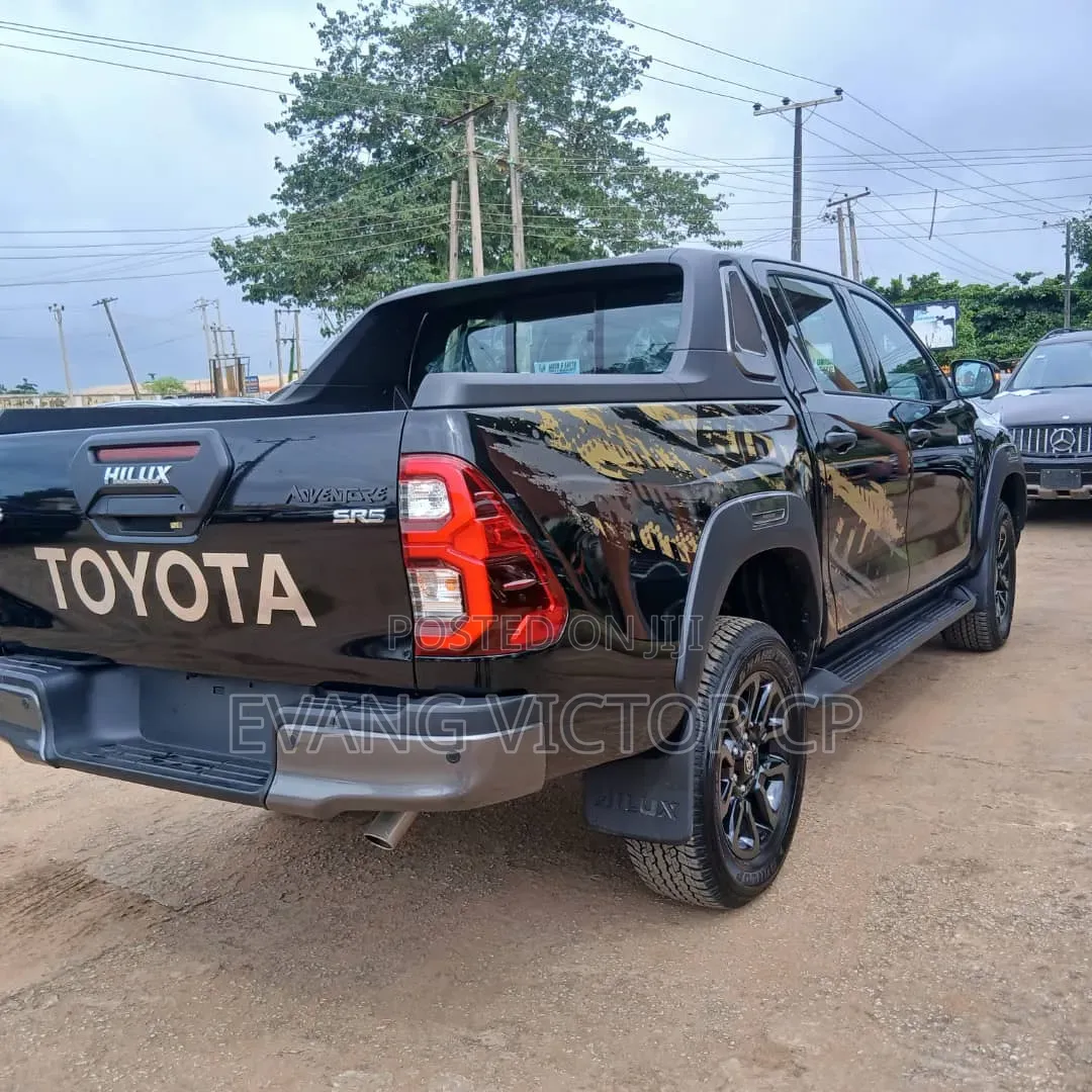 New Toyota Hilux 2025 Black
