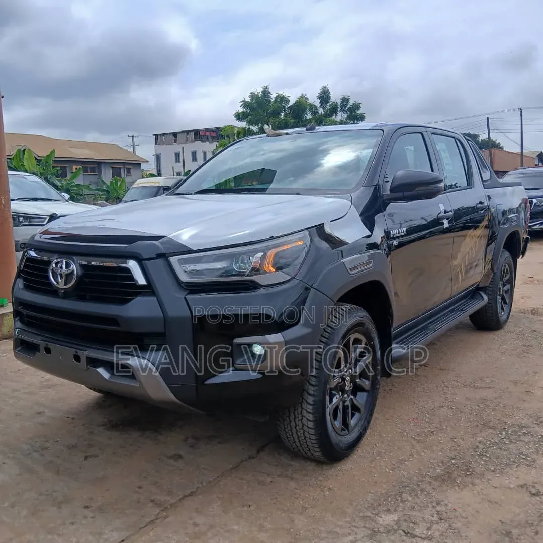 New Toyota Hilux 2025 Black
