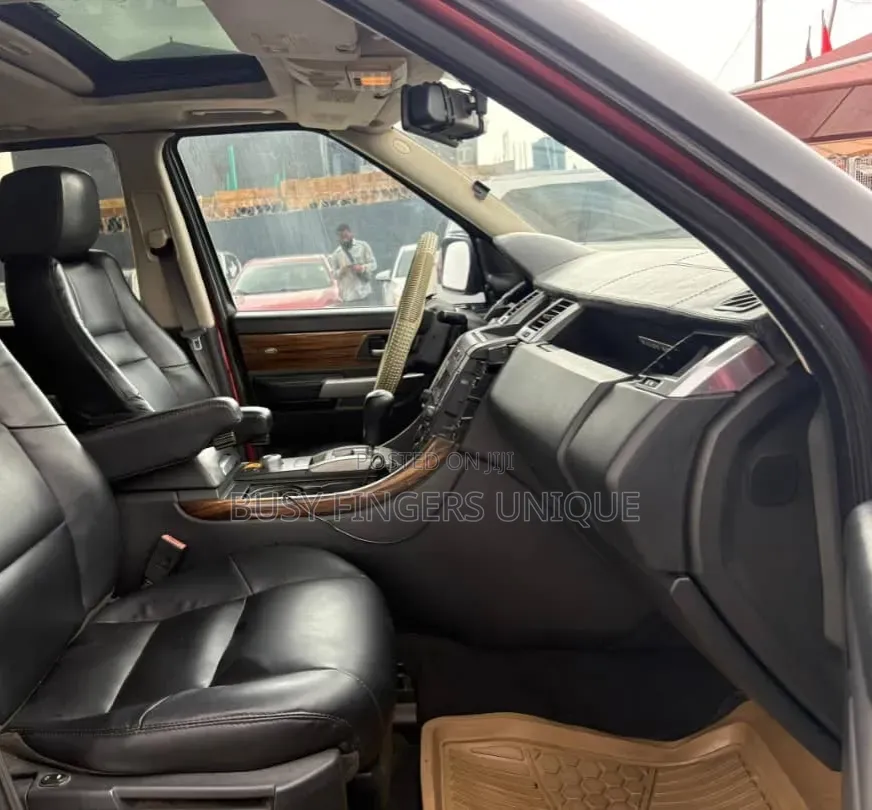 Land Rover Range Rover 2009 Red