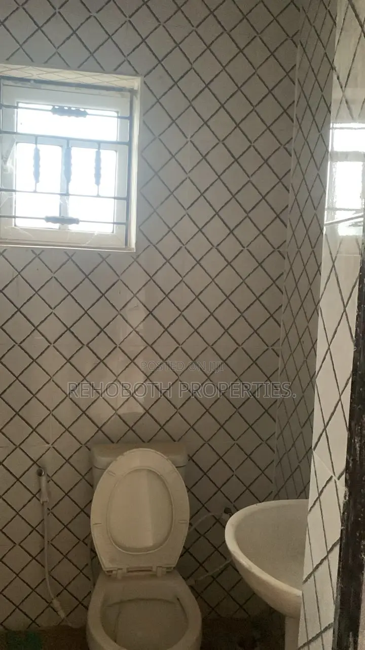 2bdrm Bungalow in Mogonna Elebu, Akala Express for rent