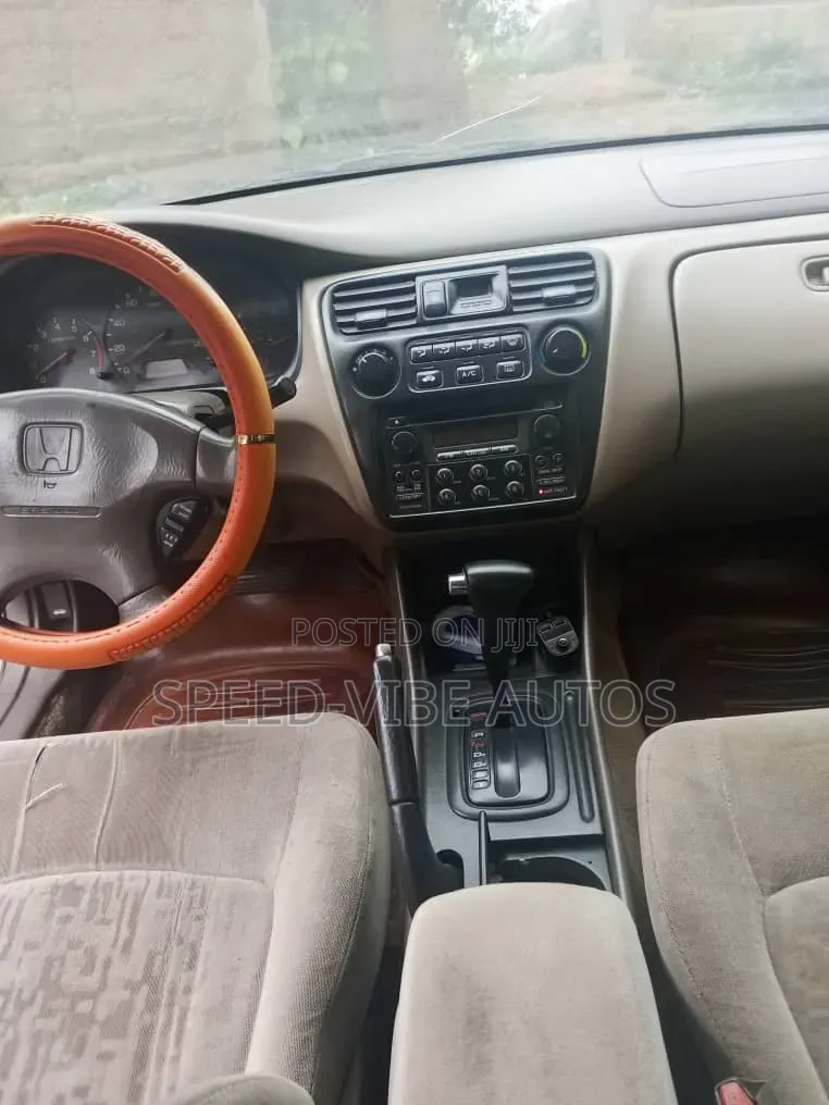 Honda Accord 2000 Gold