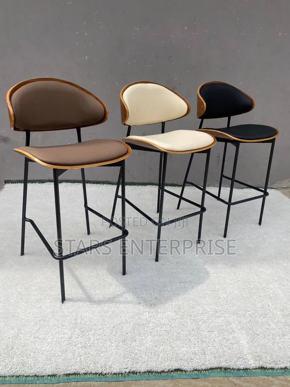 Bar Stool / Modern High Chair