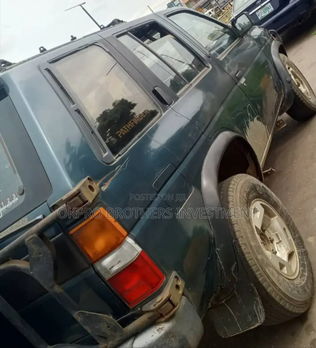 Nissan Pathfinder 1994 Green