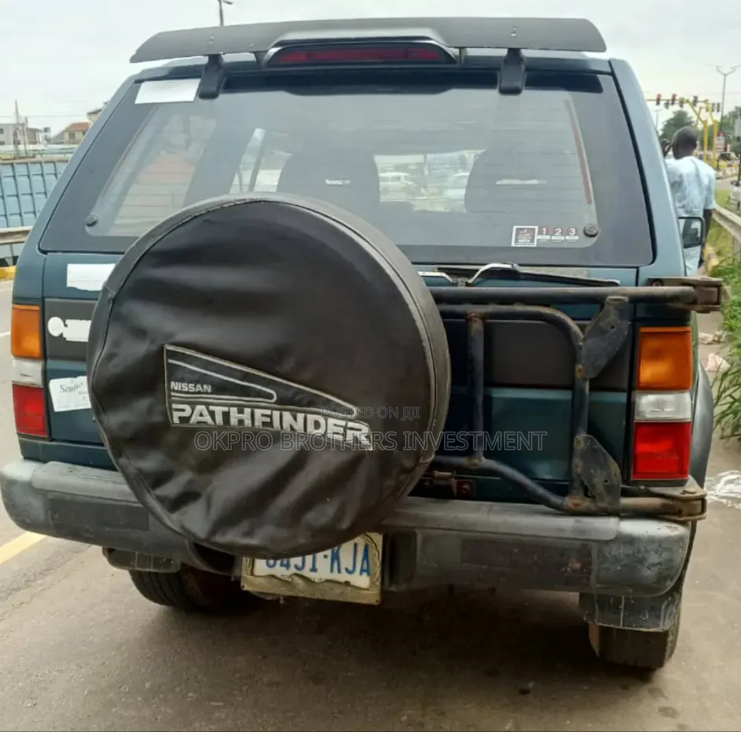 Nissan Pathfinder 1994 Green