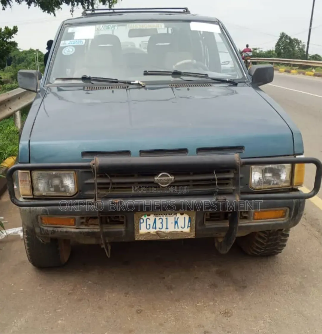 Nissan Pathfinder 1994 Green