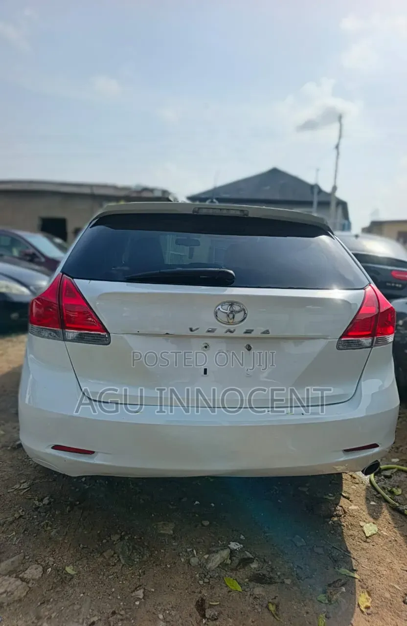 Toyota Venza 2010 White
