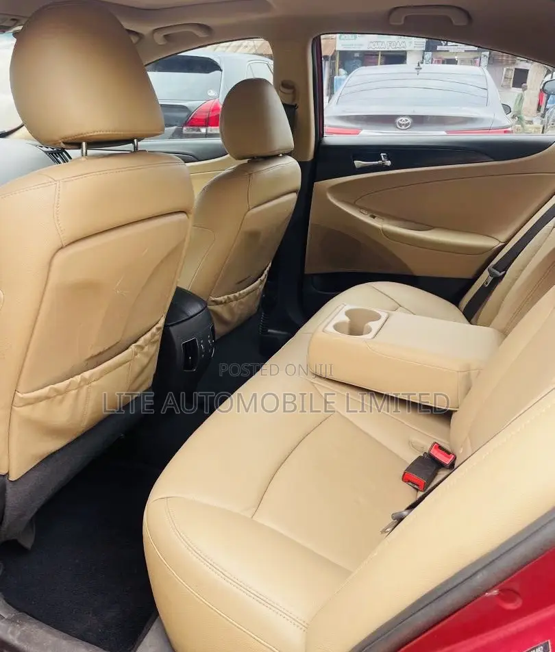 Hyundai Sonata Limited 2.0T w/17" Wheels (2.0L 4cyl 6A) 2011 Beige