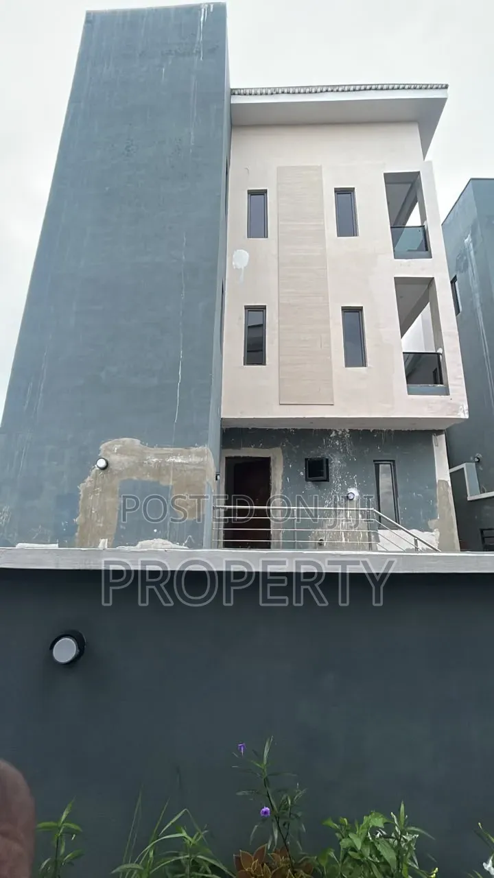 4bdrm Duplex in GRA Phase 1 for sale
