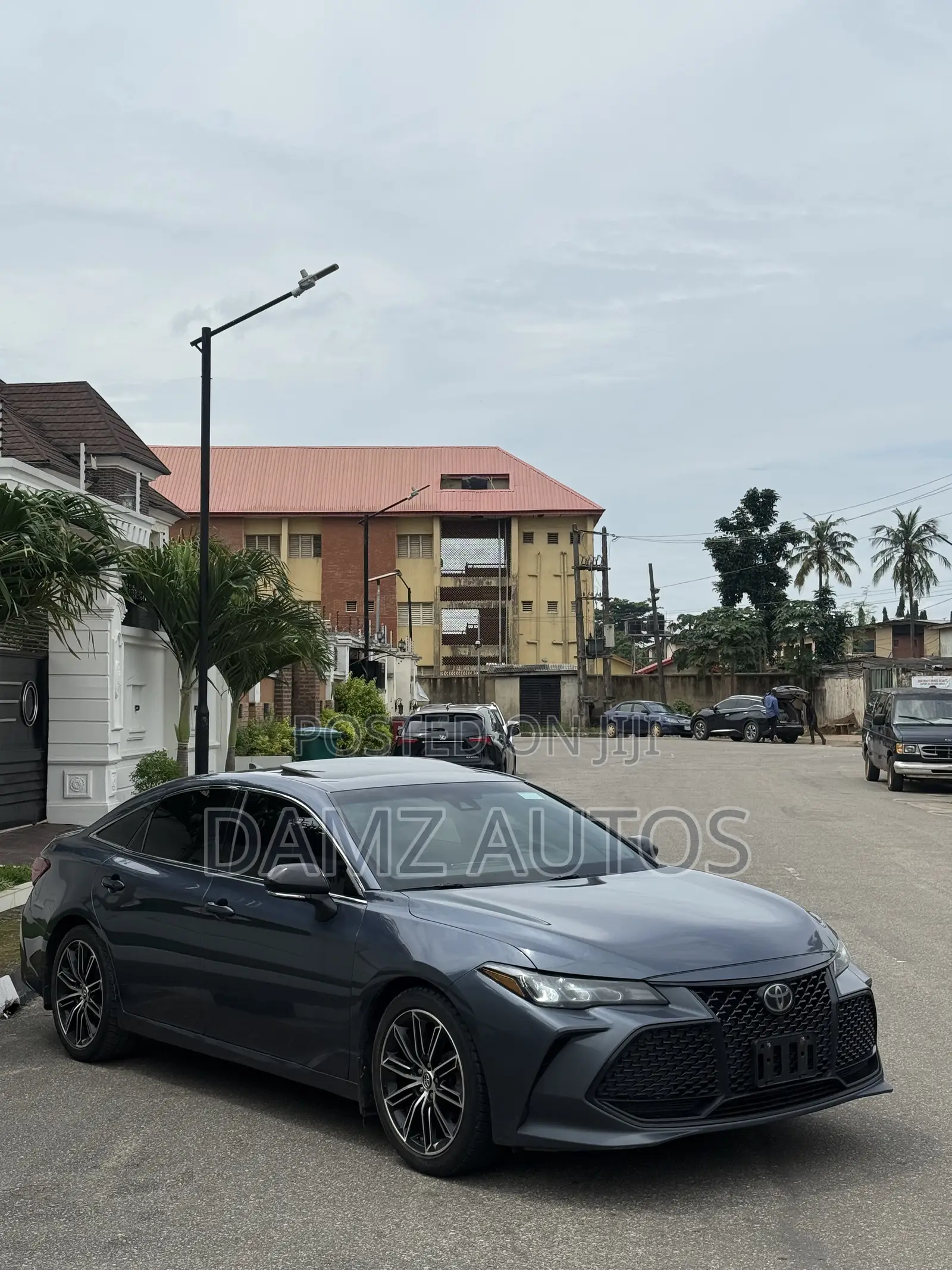 Toyota Avalon XSE FWD Sedan (3.5L V6 8A) 2019 Blue