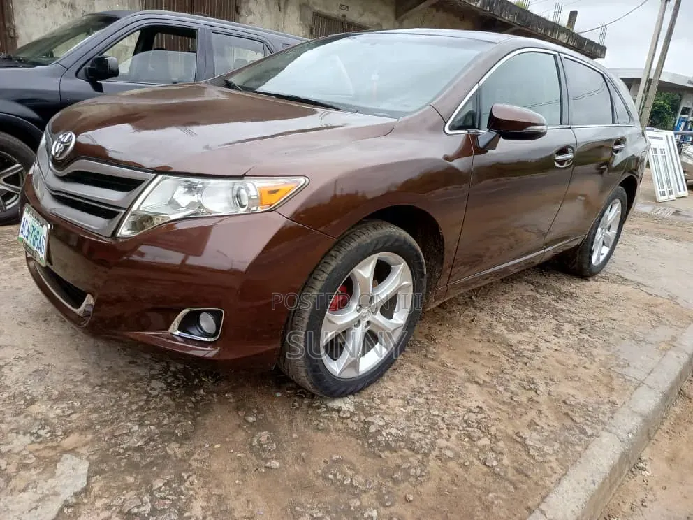 Toyota Venza XLE 2010 Brown