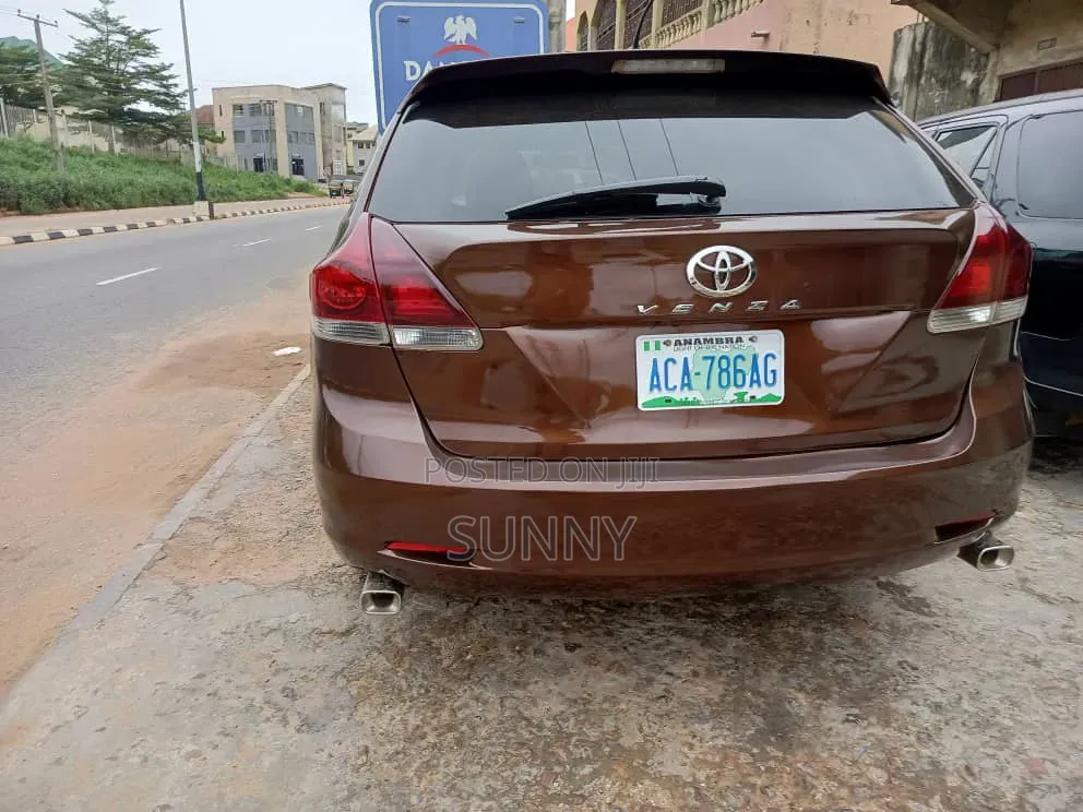 Toyota Venza XLE 2010 Brown