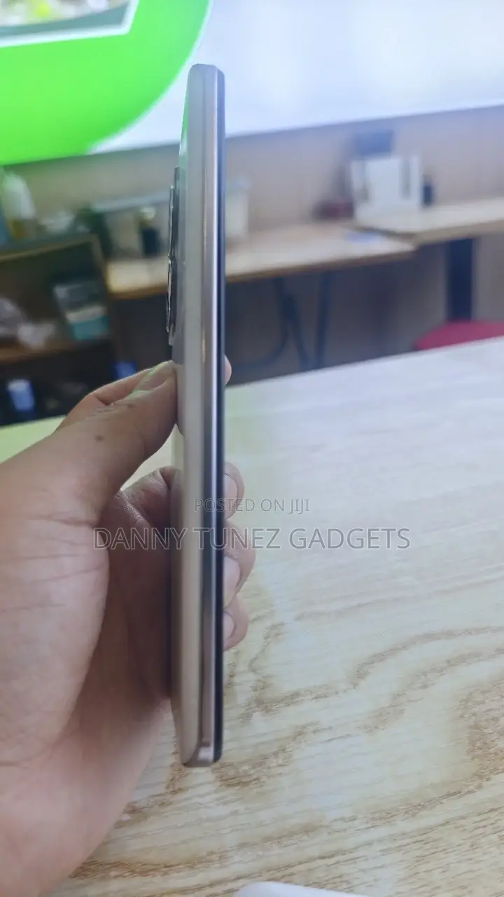 Vivo Y77 256 GB Gold