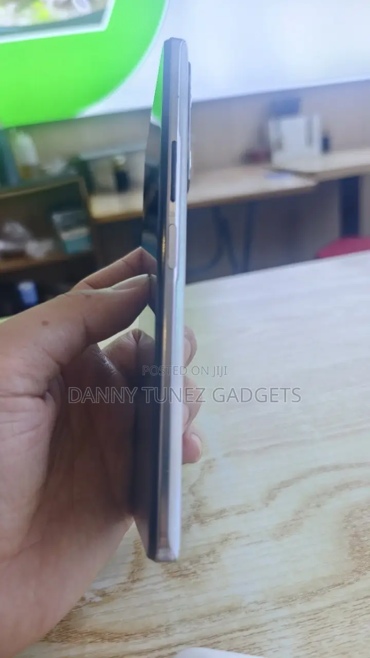 Vivo Y77 256 GB Gold