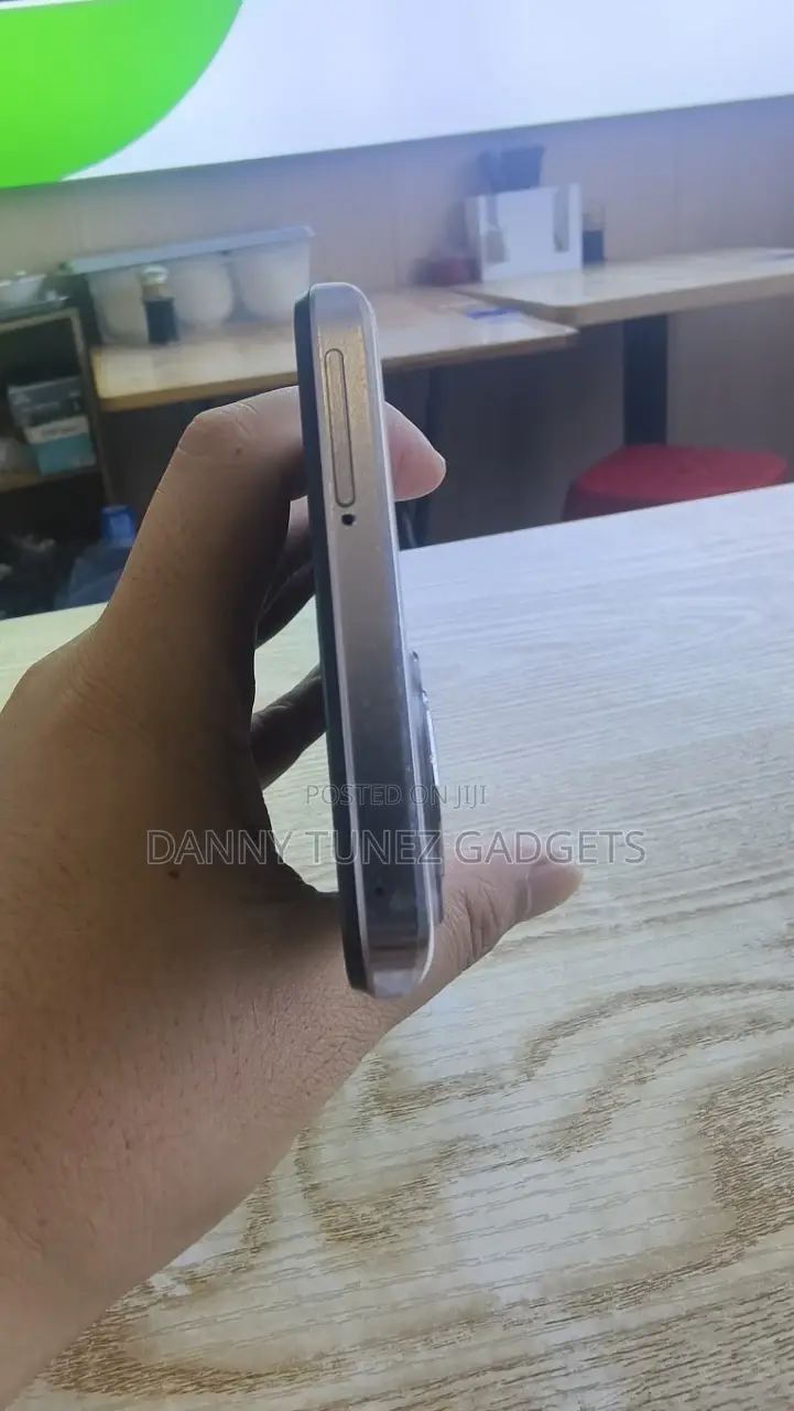 Vivo Y77 256 GB Gold