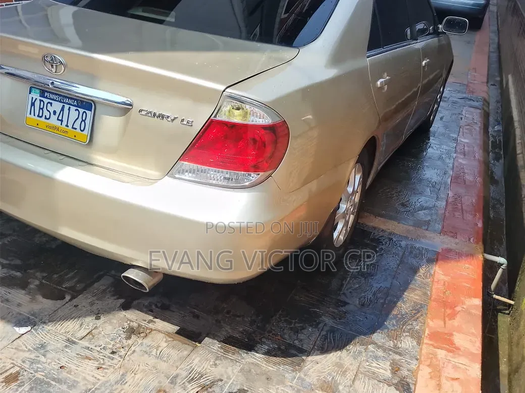 Toyota Camry XLE 4dr Sedan (2.4L 4cyl 5A) 2006 Gold