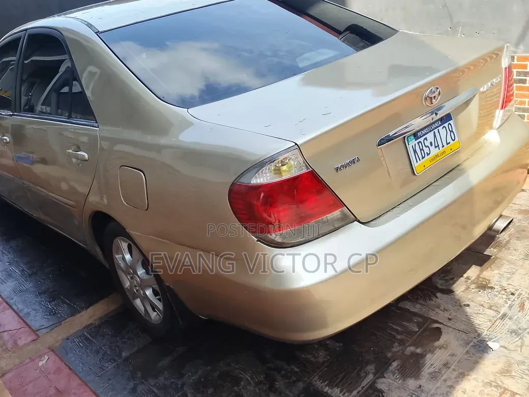 Toyota Camry XLE 4dr Sedan (2.4L 4cyl 5A) 2006 Gold