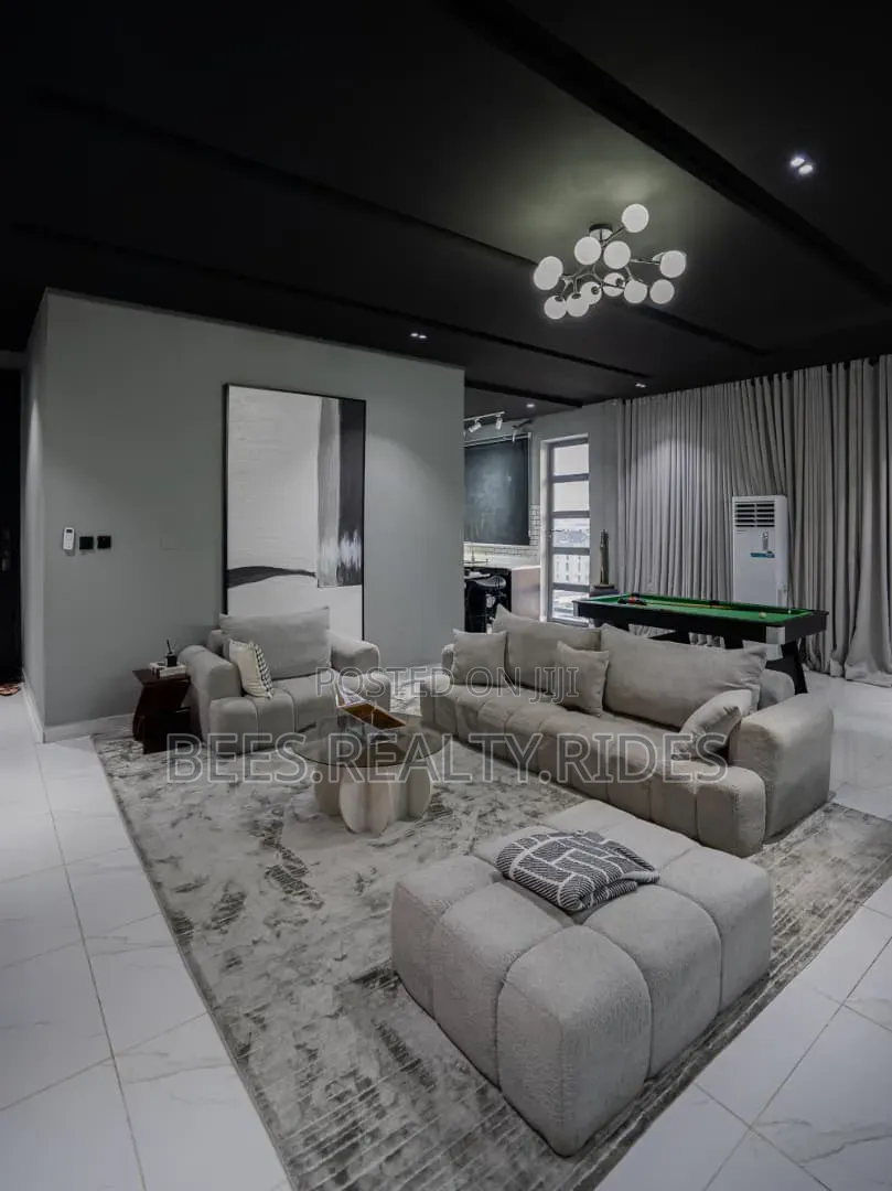 Black and White Themed 2BDRM With a Swimming Pool, Gym a Snooker Board