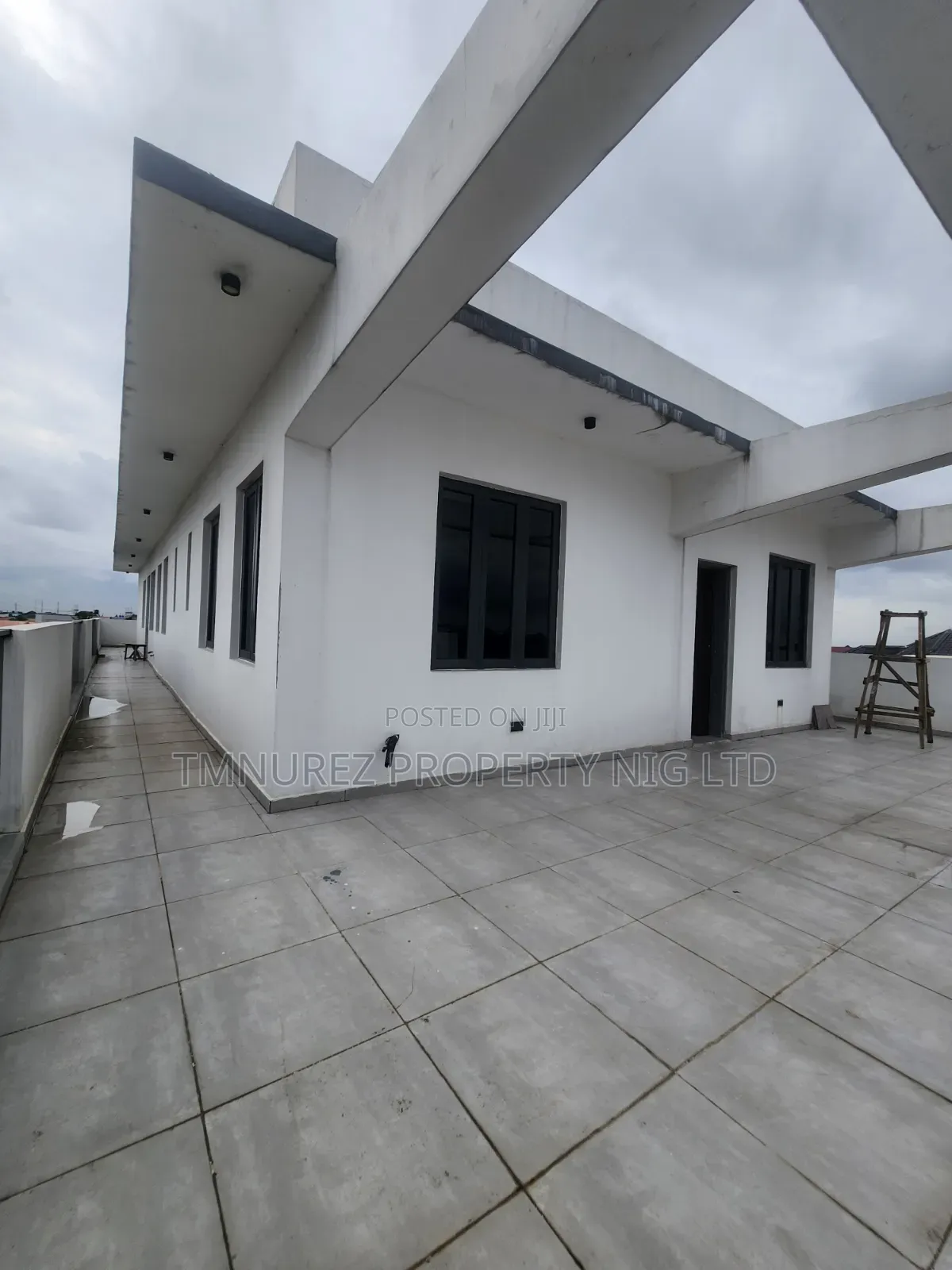 4bdrm Penthouse in Ajah Lekki Estate for sale