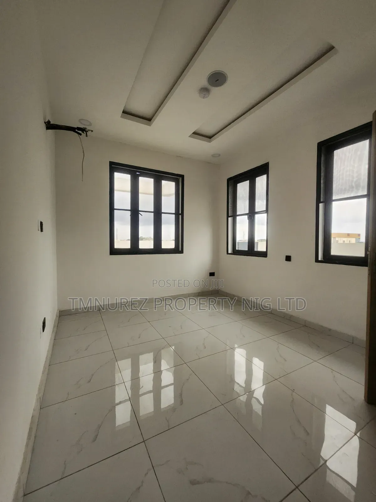 4bdrm Penthouse in Ajah Lekki Estate for sale