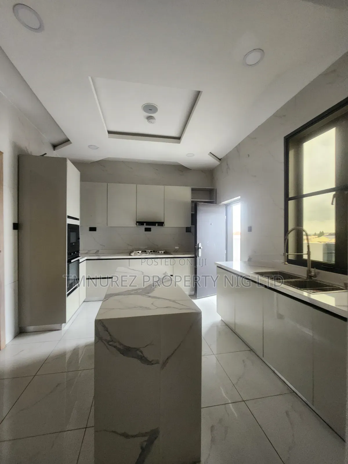 4bdrm Penthouse in Ajah Lekki Estate for sale