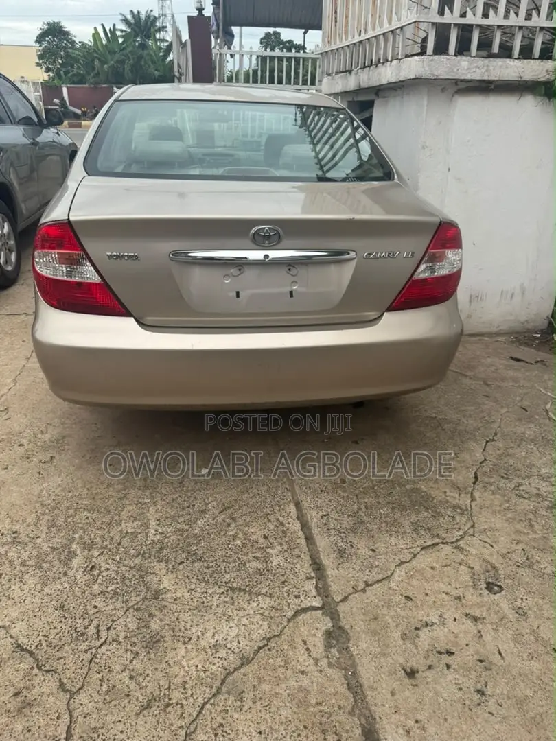 Toyota Camry LE 4dr Sedan (2.4L 4cyl 4A) 2004 Gold