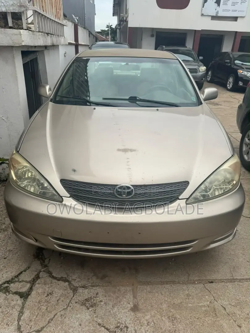 Toyota Camry LE 4dr Sedan (2.4L 4cyl 4A) 2004 Gold