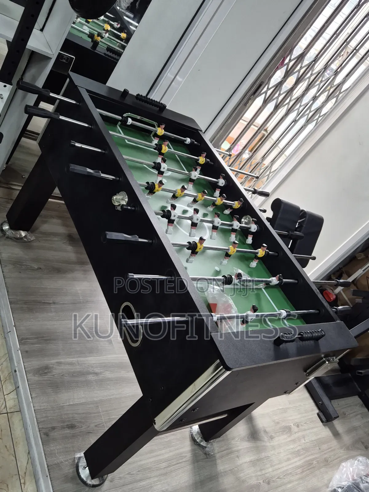 Premium 5ft Foosball Table – Chrome Rods, Scorers