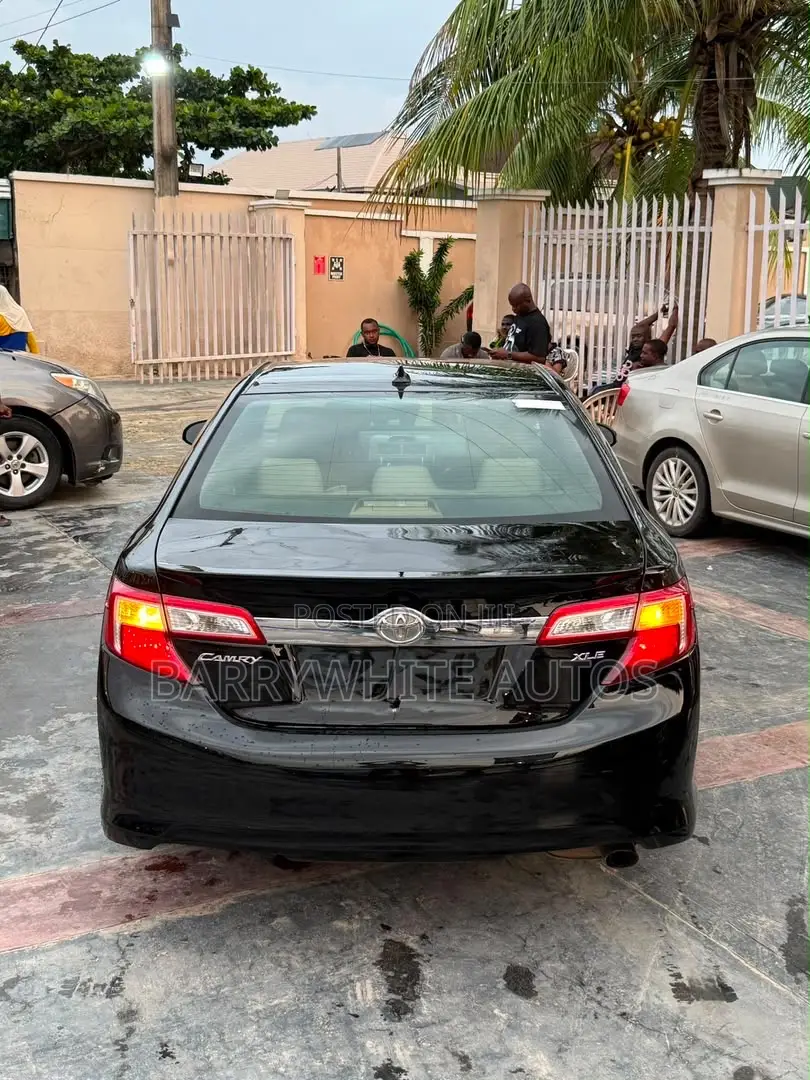 Toyota Camry XLE 4dr Sedan (2.5L 4cyl 6A) 2012 Black