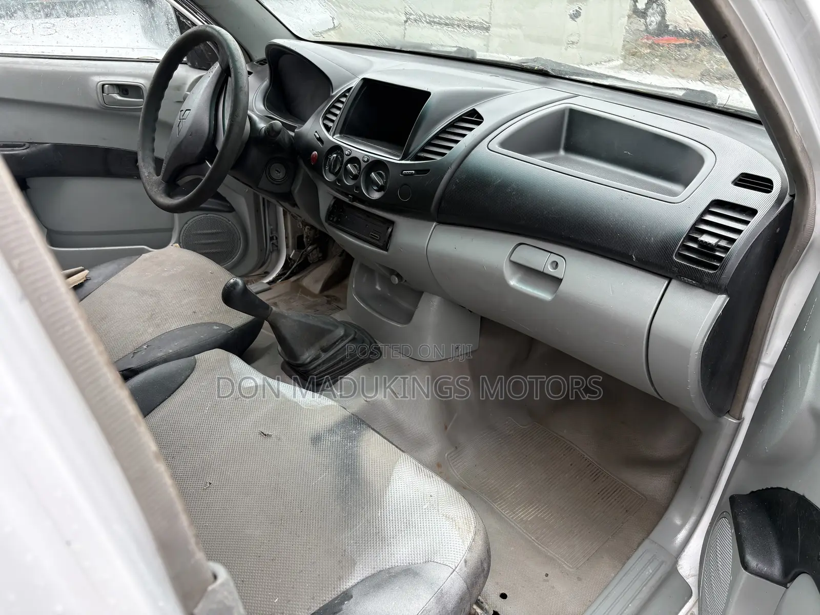 Mitsubishi L200 Club Cab 2.0 4WD 2002 White