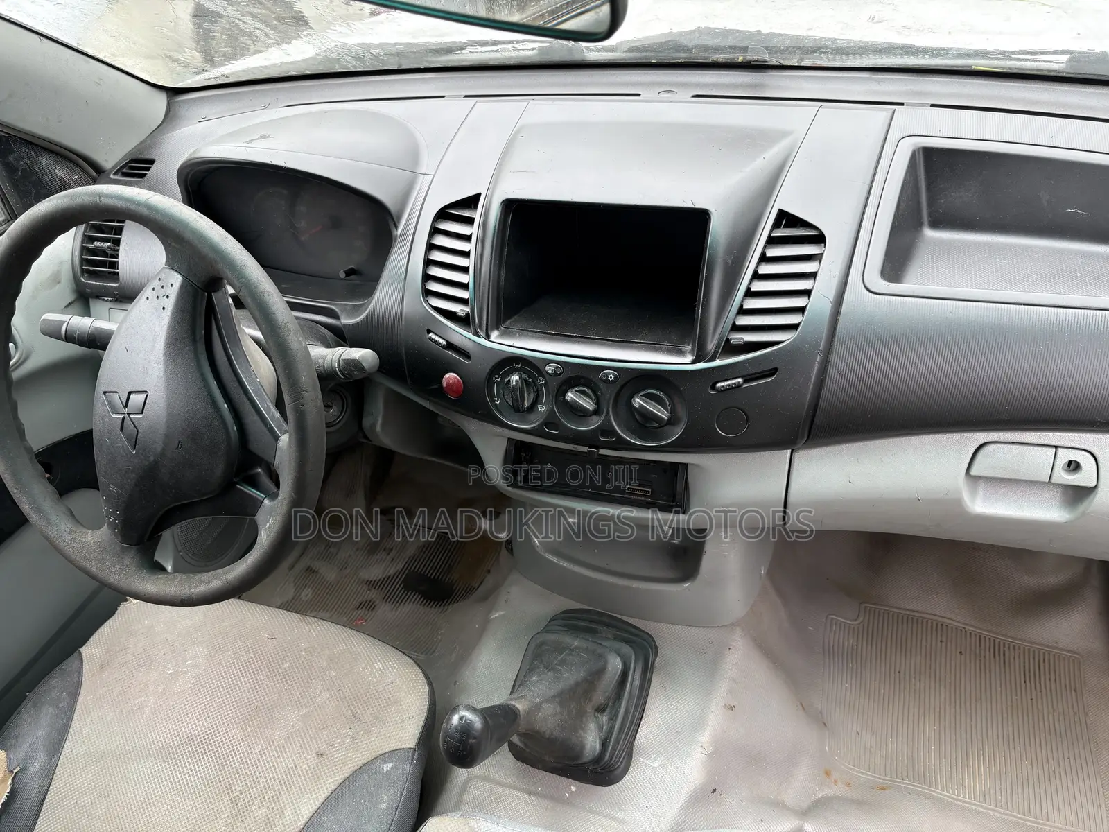 Mitsubishi L200 Club Cab 2.0 4WD 2002 White