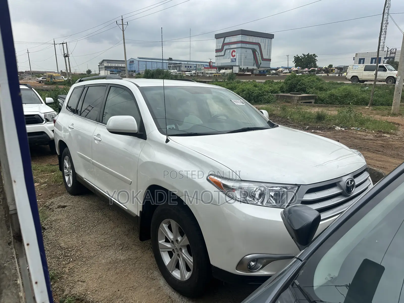 Toyota Highlander SE 2012 White