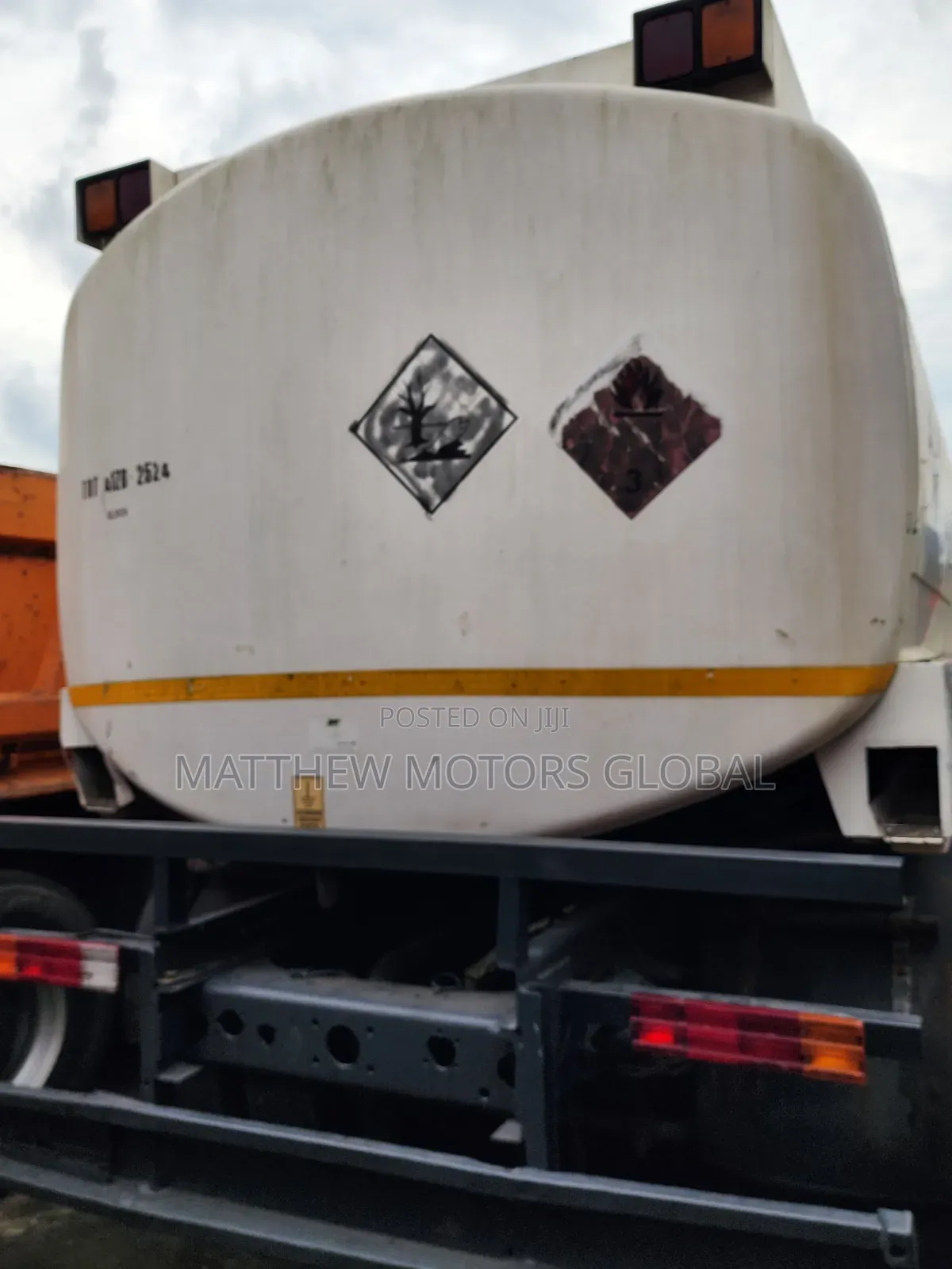 Foreign Used Mercedes Benz Diesel/Water Tanker Truck 10,000 Liters