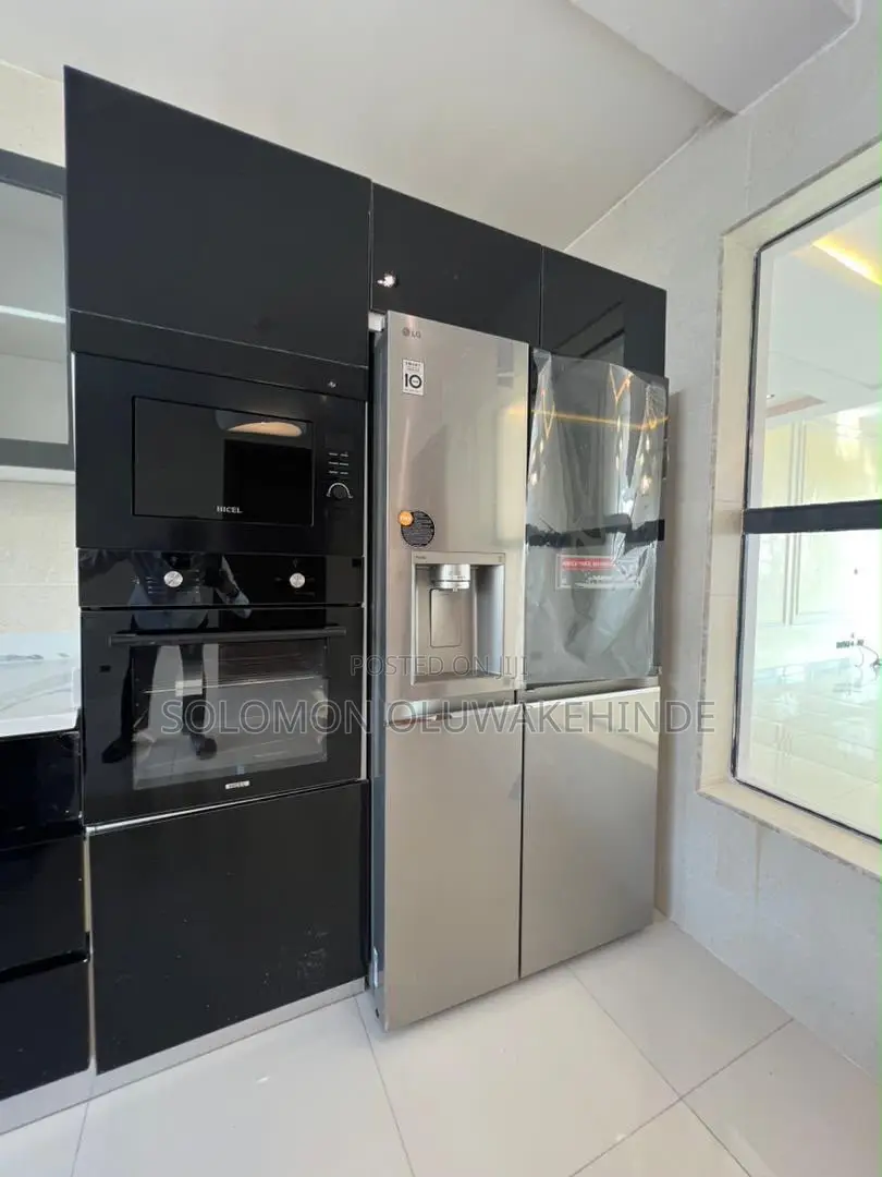 3bdrm Penthouse in Lekki Phase 1 for sale