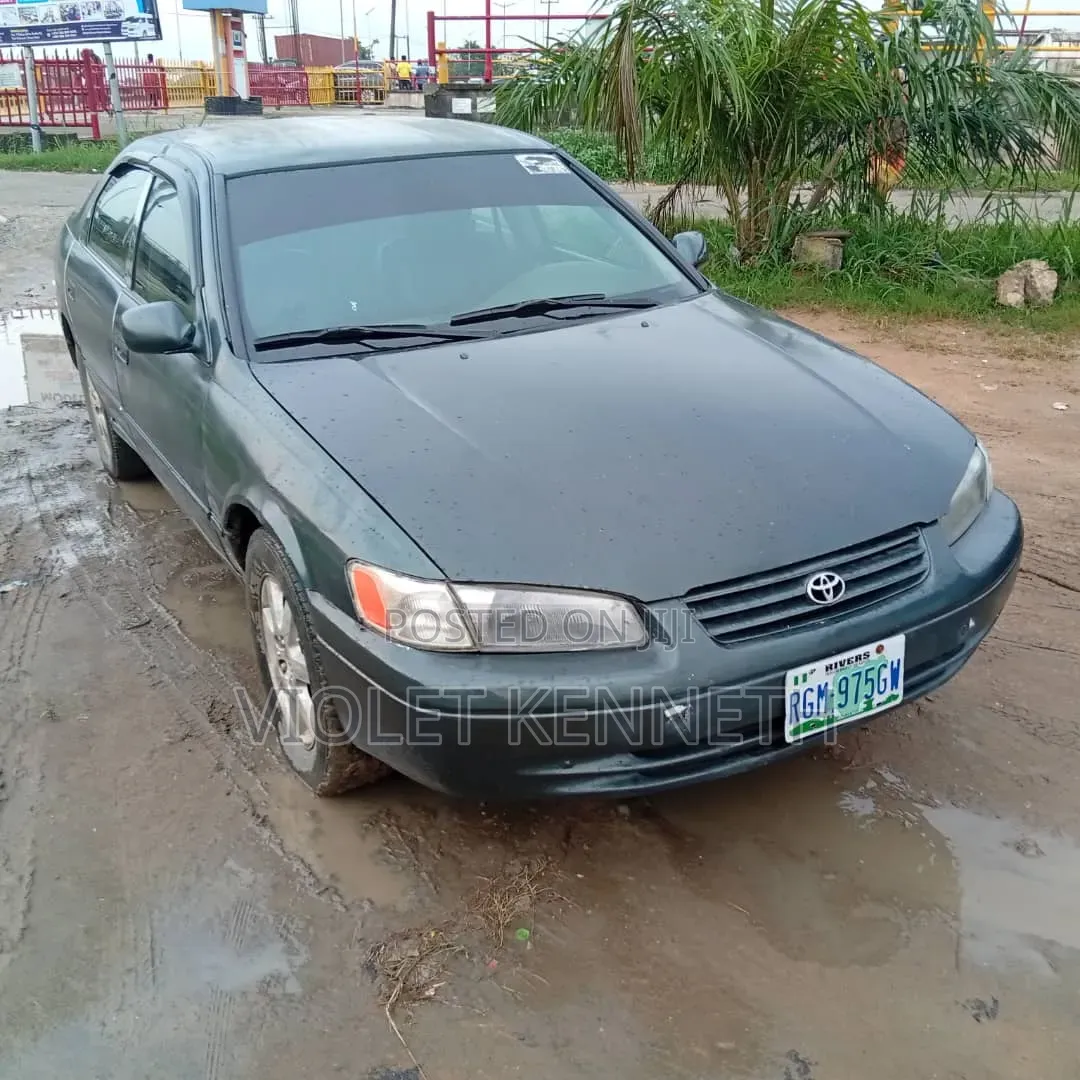 Toyota Camry 2000 Green