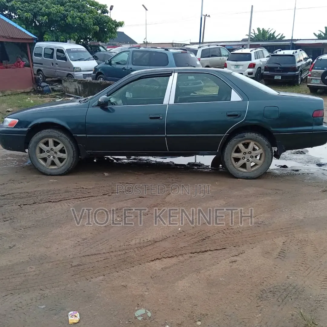 Toyota Camry 2000 Green