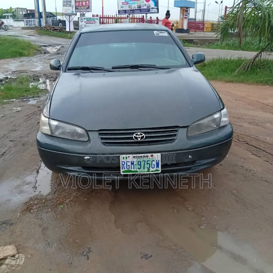 Toyota Camry 2000 Green