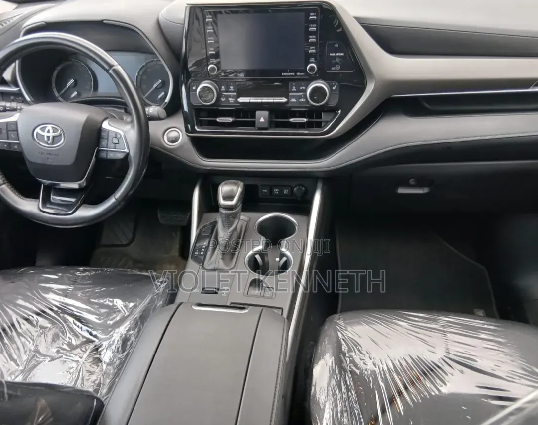 Toyota Highlander L 2021 Black
