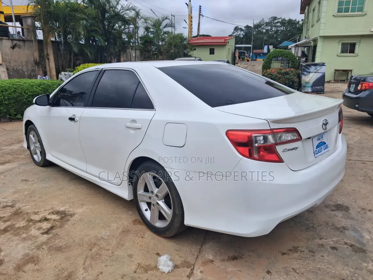 Toyota Camry SE 4dr Sedan (2.5L 4cyl 6A) 2013 White
