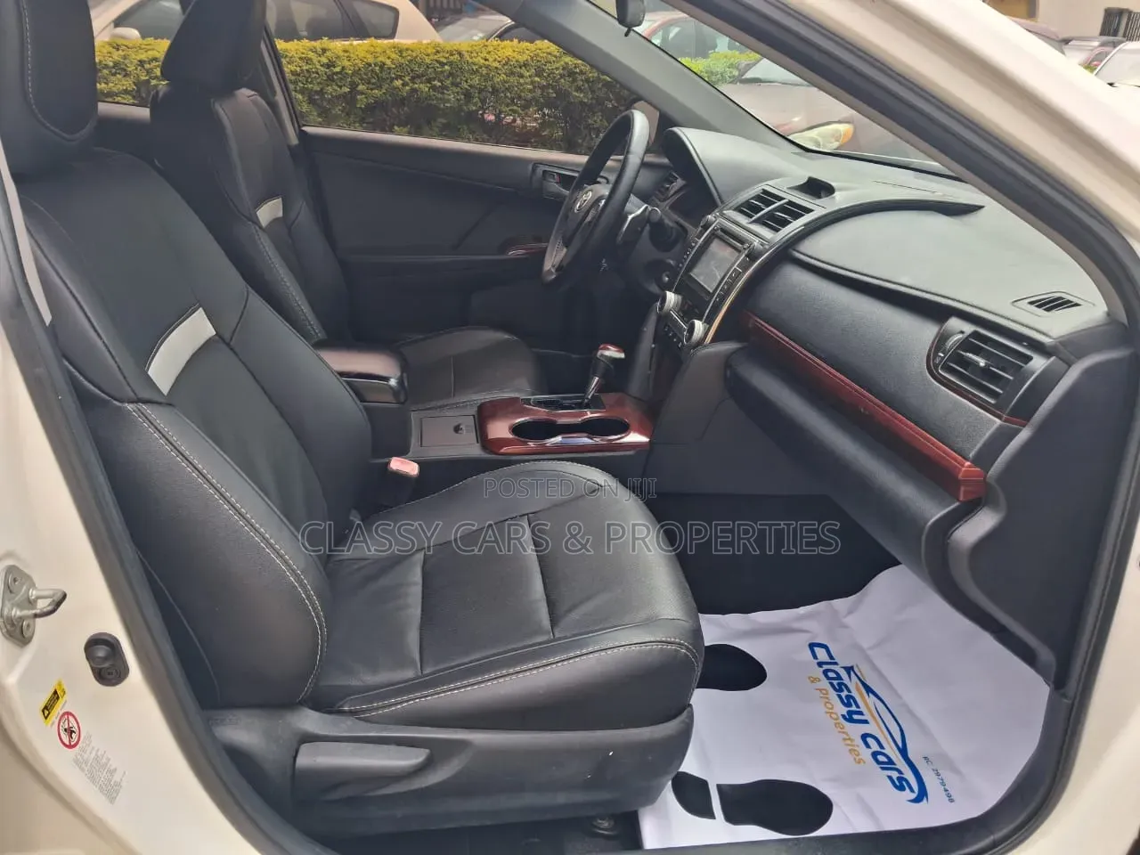 Toyota Camry SE 4dr Sedan (2.5L 4cyl 6A) 2013 White