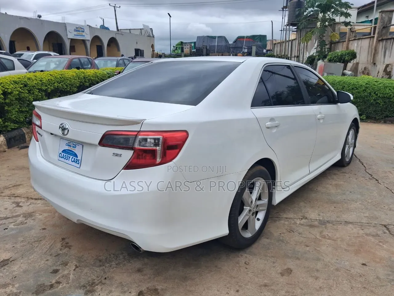 Toyota Camry SE 4dr Sedan (2.5L 4cyl 6A) 2013 White