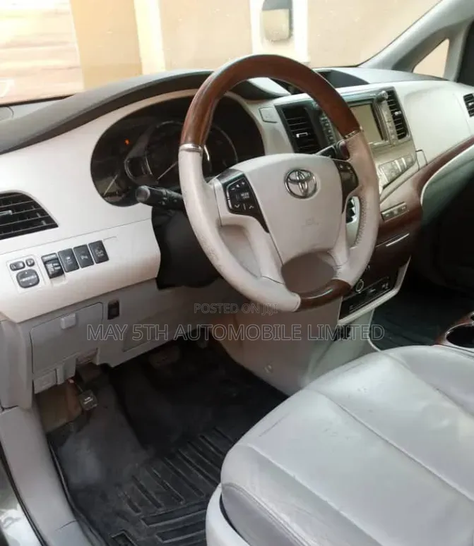 Toyota Sienna 2014