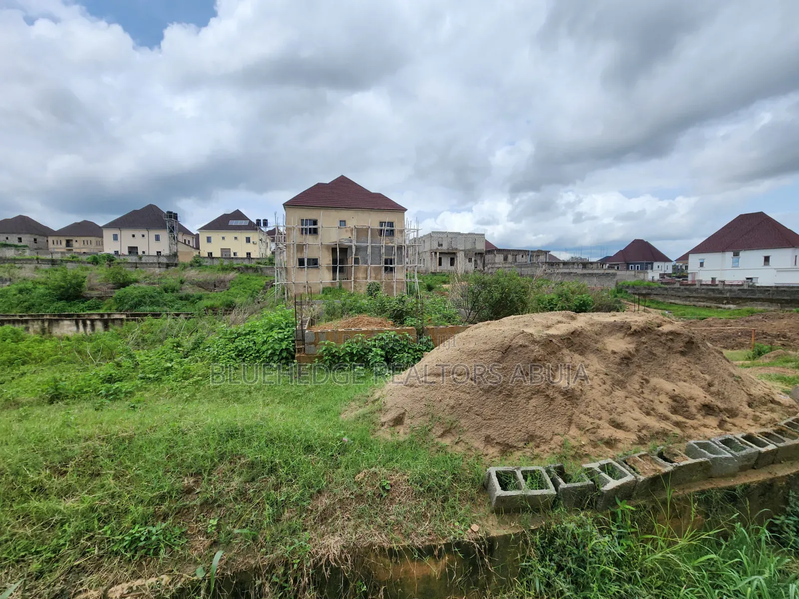 Well Located 5 Bedroom Duplex Land of 550Sqm Land at Lugbe, Abuja