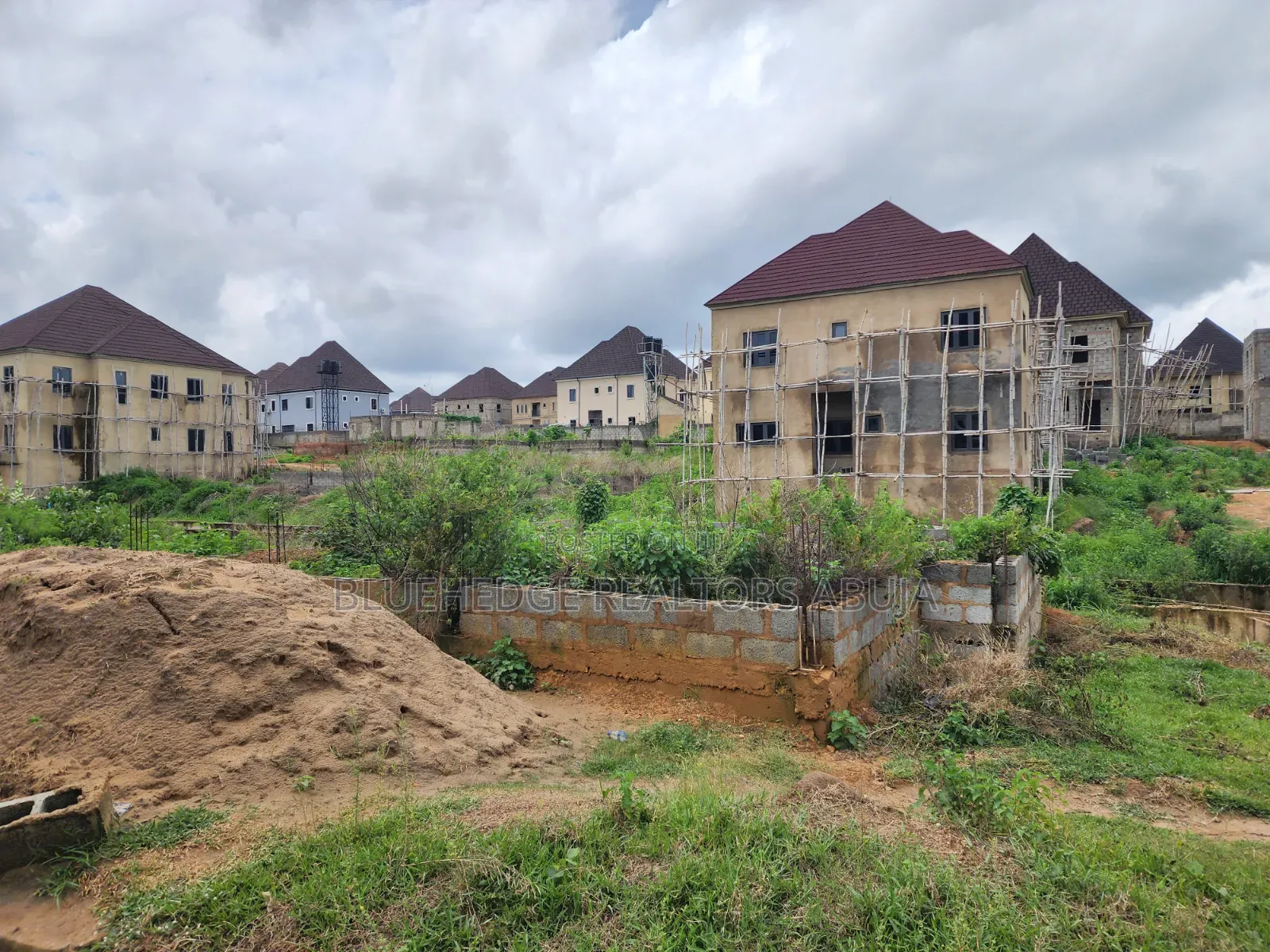 Well Located 5 Bedroom Duplex Land of 550Sqm Land at Lugbe, Abuja