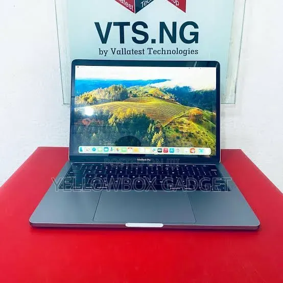 New Laptop Apple MacBook Pro 2019 16GB Intel Core i7 SSD 512GB