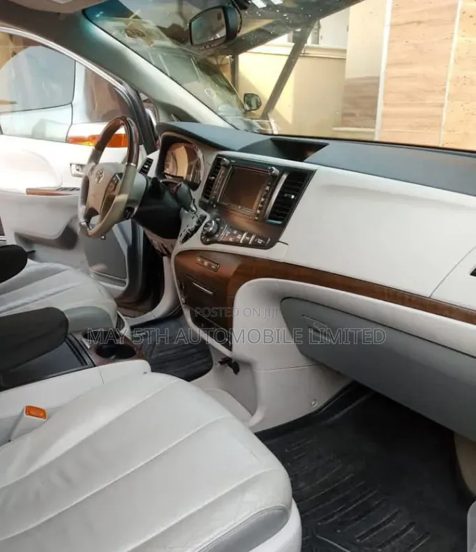 Toyota Sienna 2014