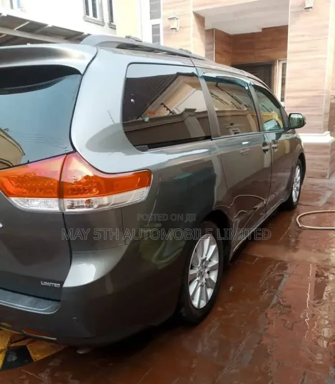 Toyota Sienna 2014