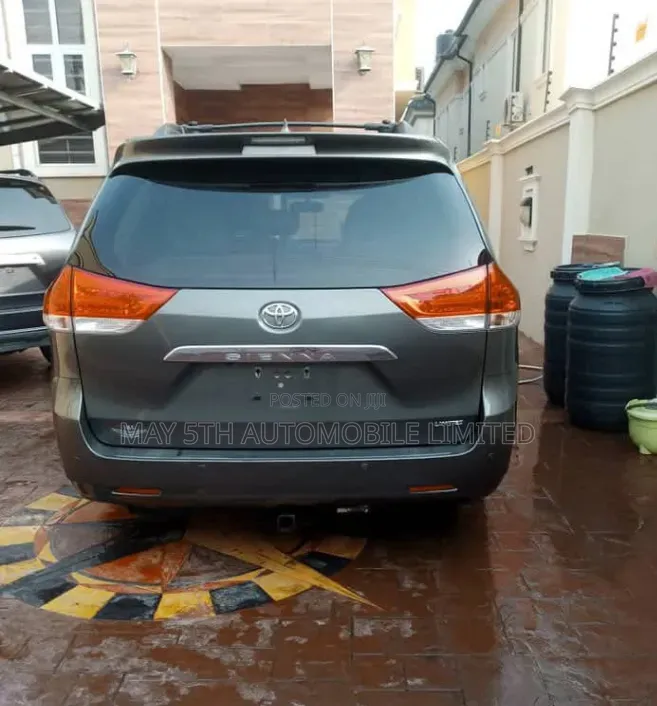 Toyota Sienna 2014