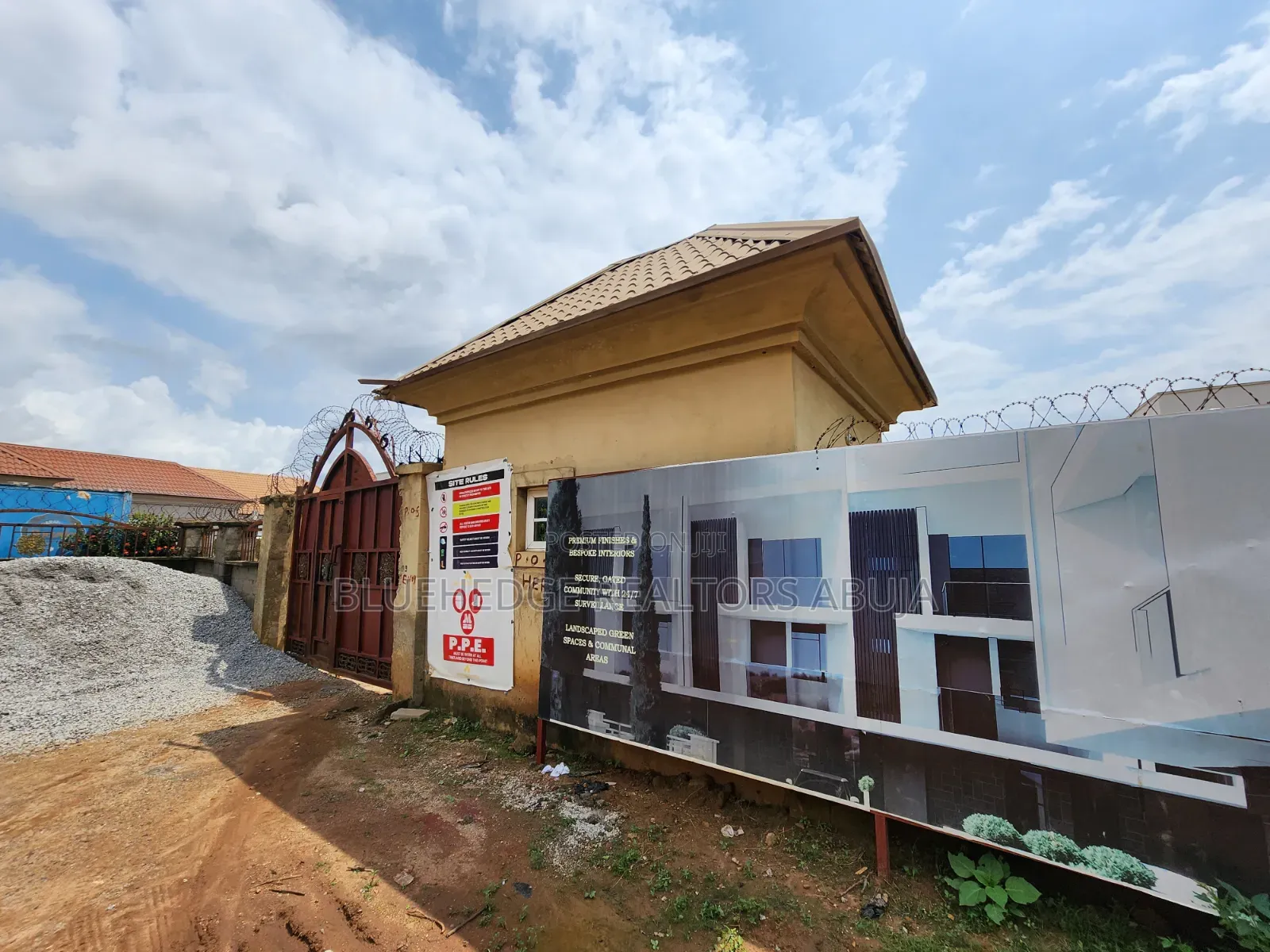 4bdrm Duplex in Kado for sale