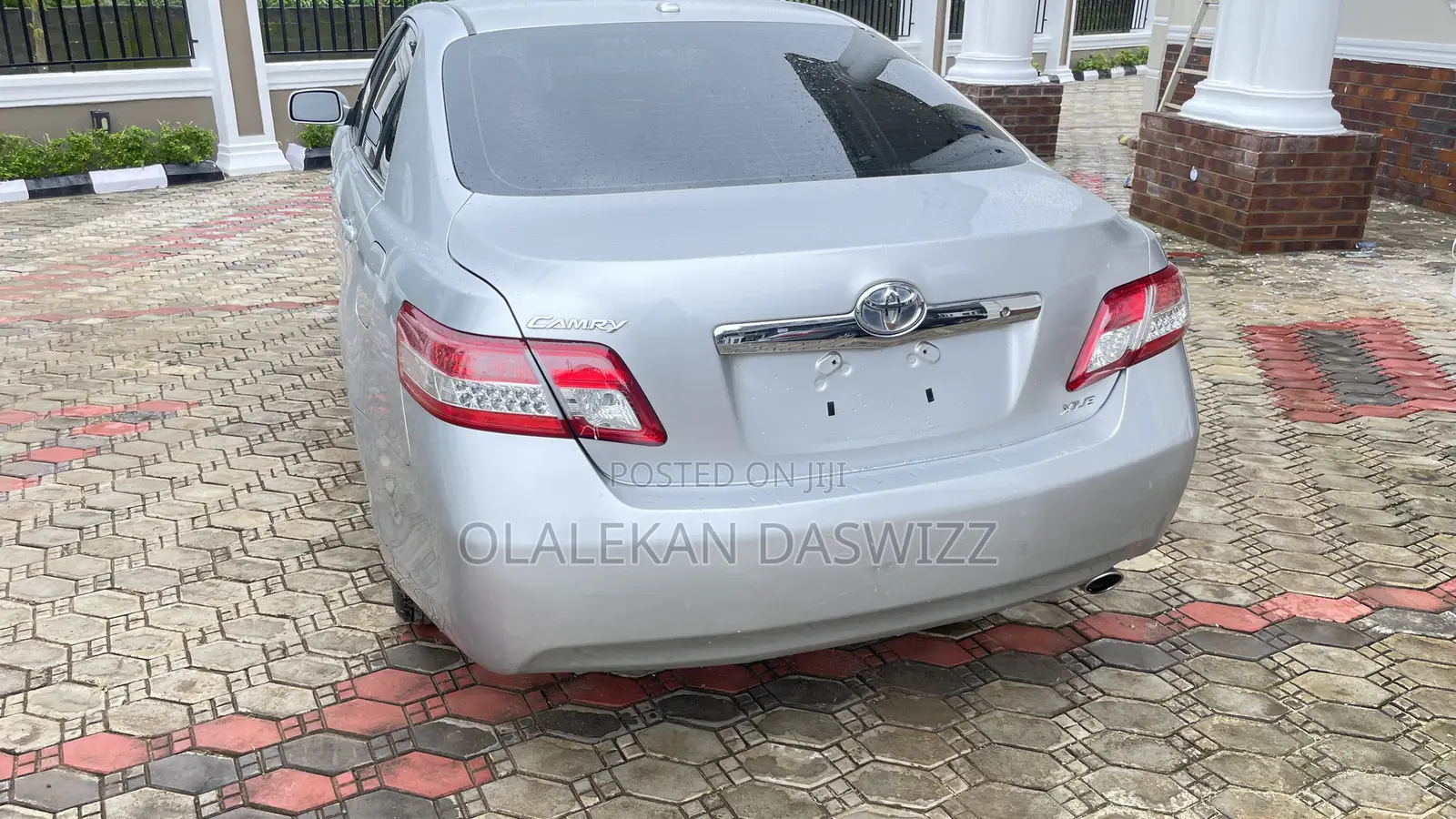 Toyota Camry XLE V6 4dr Sedan (3.5L 6cyl 6A) 2011 Silver
